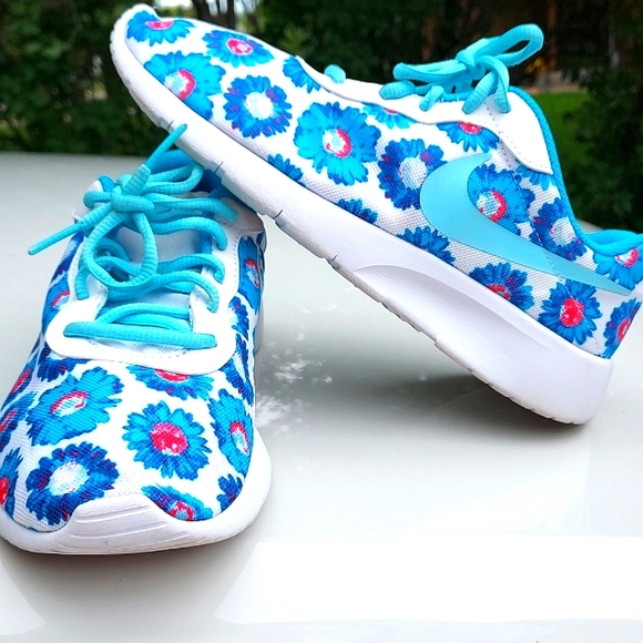 Nike Shoes - Picture 3 of 8